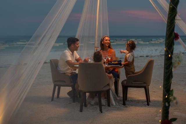 ACC_953389_ AC132612097__TM-The Mora Zanzibar-Romanic beach dinner with the Familiy Kids-3